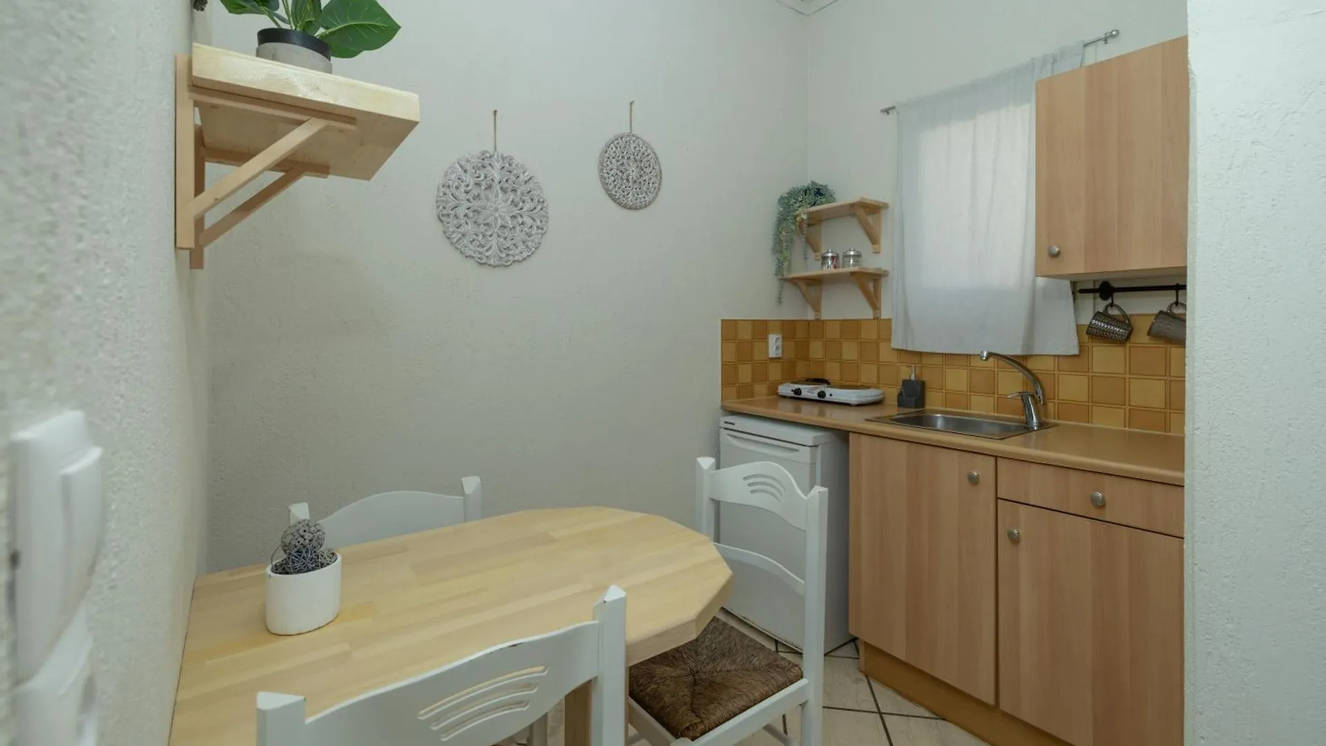 Minas Studios Lassi